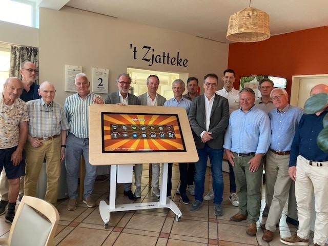 Rotary Genk levert tovertafel aan WZC De Olijfboom in Genk